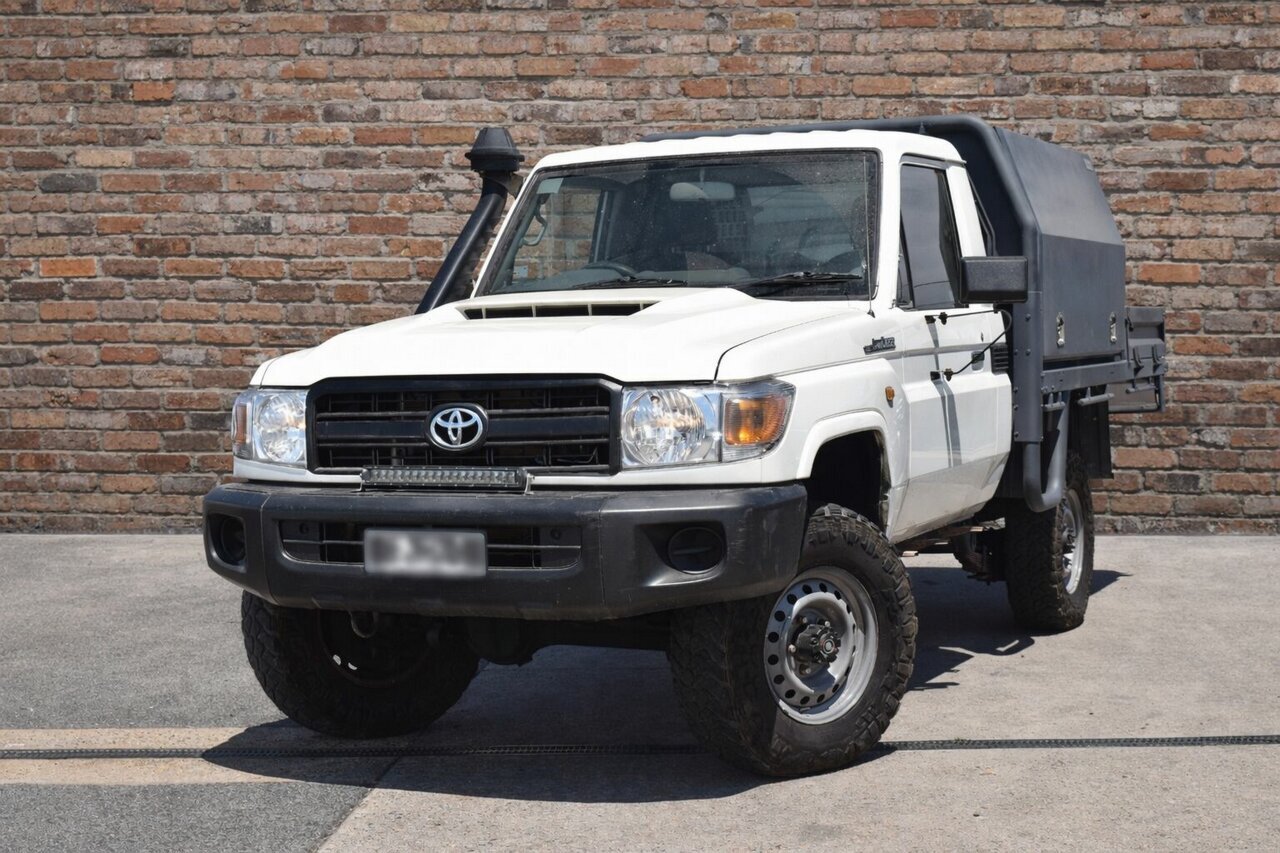Image of a 2020 Toyota Landcruiser VDJ79R MY18 Workmate (4x4) Cream 5 Speed Manual Cab Chassis