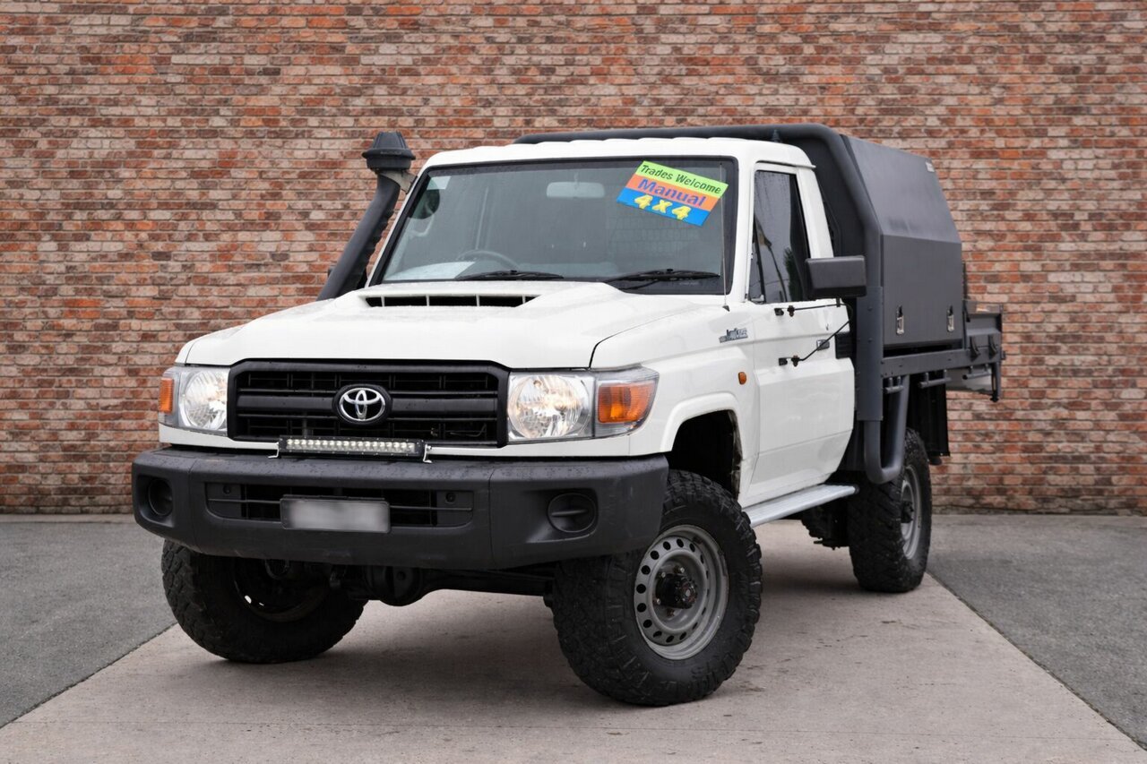 Image of a 2020 Toyota Landcruiser VDJ79R MY18 Workmate (4x4) Cream 5 Speed Manual Cab Chassis
