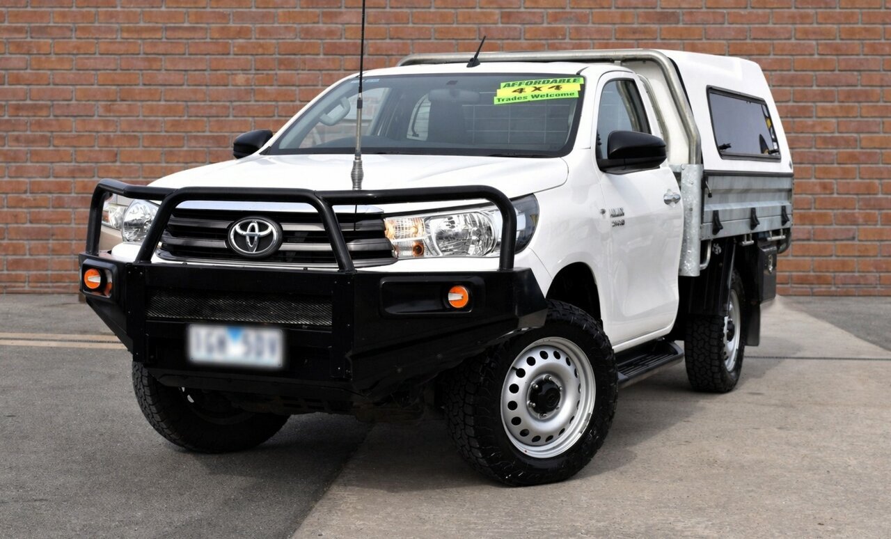 Image of a 2015 Toyota Hilux GUN126R SR (4x4) White 6 Speed Automatic Cab Chassis