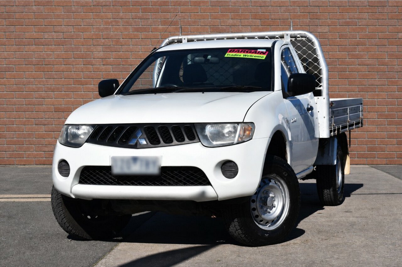 Image of a 2014 Mitsubishi Triton MN MY15 GLX White 4 Speed Automatic Cab Chassis