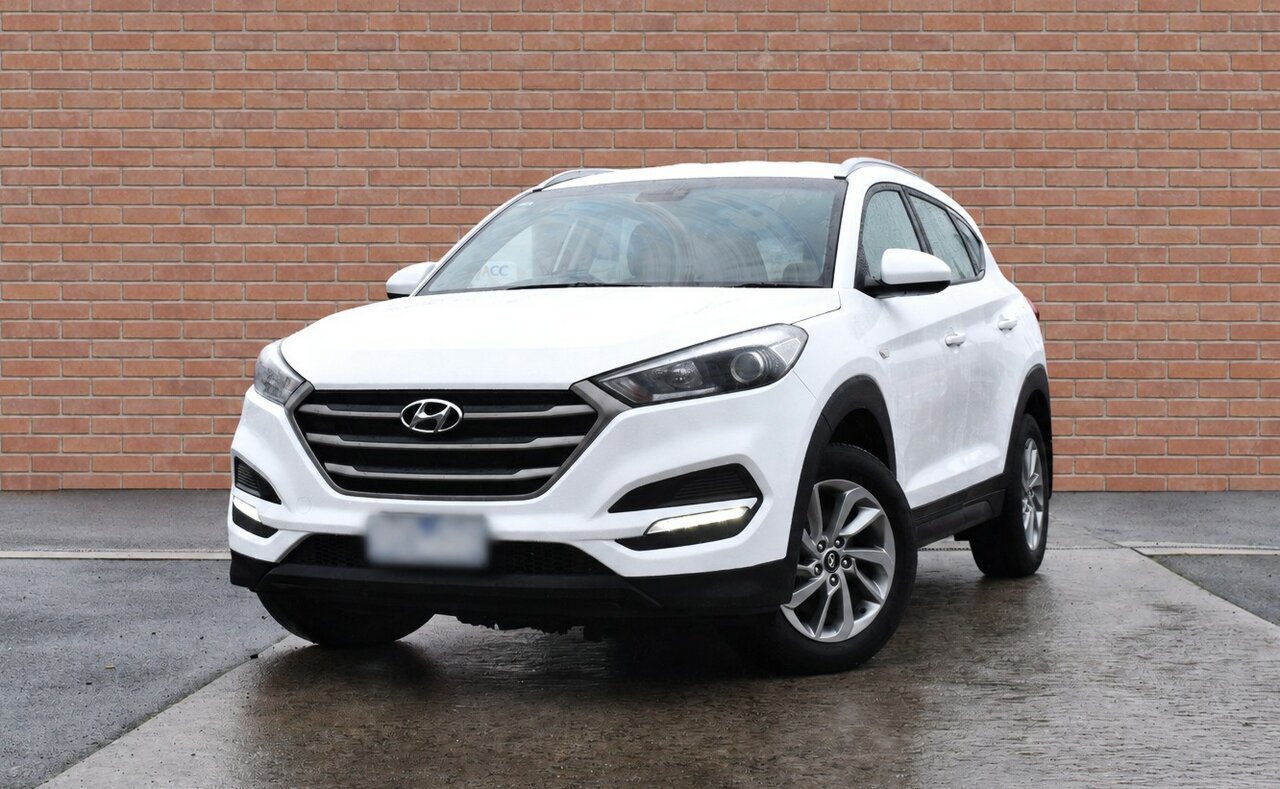Image of a 2015 Hyundai Tucson TLE Active (FWD) White 6 Speed Automatic Wagon